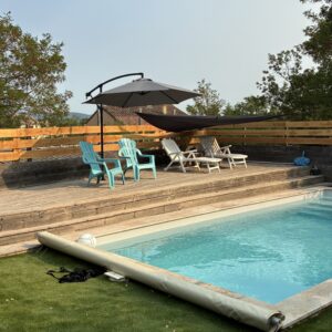 Solarium et piscine